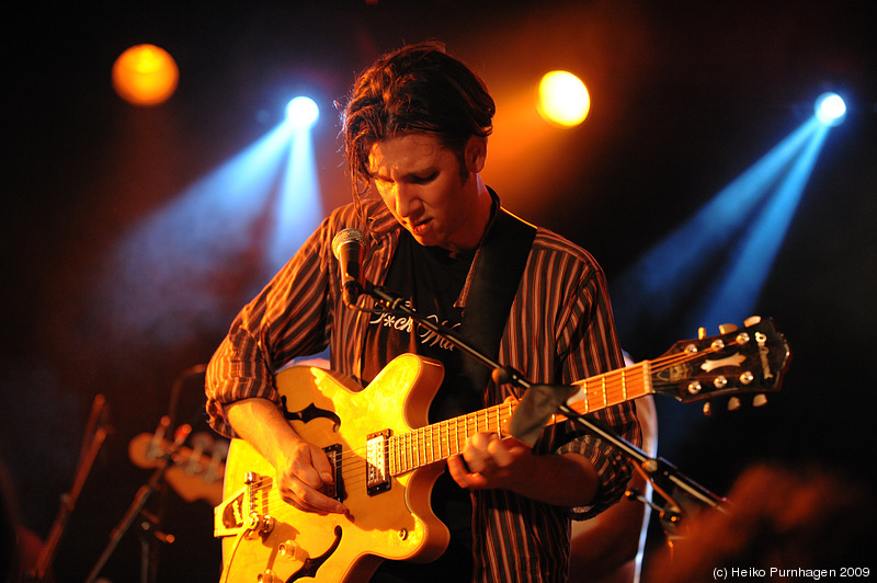 THUS:OWLS + The Tiny + Patrick Watson @ Strand, Stockholm 2009-08-19 - Patrick Watson: Patrick Watson voc/p, Simon Angell git, Robbie Kuster dr, Mishka Stein b @ Strand, Stockholm 2009-08-19 - Photo: Heiko Purnhagen 2009