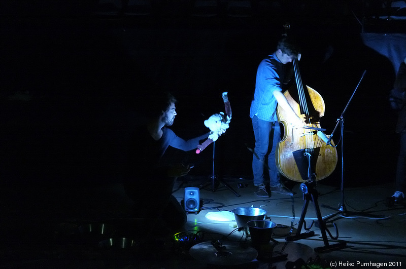 Björn Berg Borg + Dörner + Hindi @ Fylkingen, Stockholm 2011-10-09 - dscf2698.jpg - Photo: Heiko Purnhagen 2011