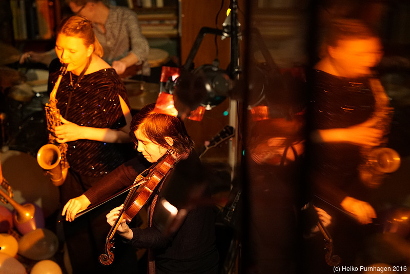 Julia Strzalek Kolibri 6 + Kolibri 13 @ Rönnells Antikvariat, Stockholm 2016-11-01 - dscy6475.jpg - Photo: Heiko Purnhagen 2016