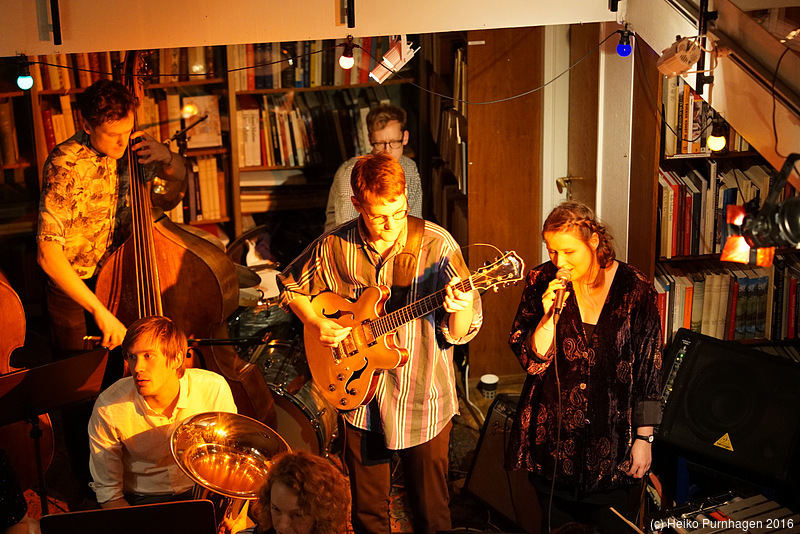 Julia Strzalek Kolibri 6 + Kolibri 13 @ Rönnells Antikvariat, Stockholm 2016-11-01 - dscy6500.jpg - Photo: Heiko Purnhagen 2016
