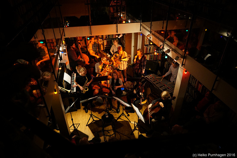 Julia Strzalek Kolibri 6 + Kolibri 13 @ Rönnells Antikvariat, Stockholm 2016-11-01 - dscz9480.jpg - Photo: Heiko Purnhagen 2016