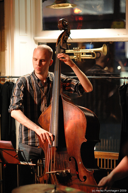 Magnus Dölerud Quartet feat. Mads la Cour @ Glenn Miller Café, Stockholm 2009-05-14 - dsc_3058.jpg - Photo: Heiko Purnhagen 2009