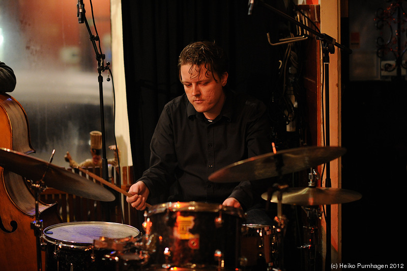 Joakim Simonsson Open Trio @ Glenn Miller Café, Stockholm 2012-12-15 - dsc_4313.jpg - Photo: Heiko Purnhagen 2012