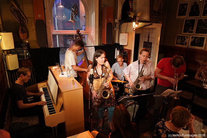 Oya Sextett @ Glenn Miller Café, Stockholm 2018-05-26 - dscv3624.jpg - Photo: Heiko Purnhagen 2018