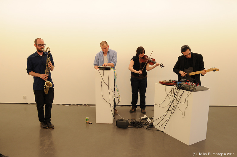 The Schematics @ Galleri Andersson Sandstöm, Stockholm 2011-04-28 - dsc_2322.jpg - Photo: Heiko Purnhagen 2011