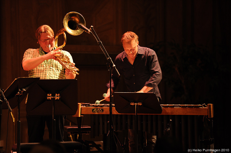 Swedish Jazz Celebration 2010 @ Konserthuset, Stockholm 2010-04-16 - Mats Gustafsson Swedish AZZ (Mats Gustafsson sax, Per-Åke Holmlander tuba, Eric Carlsson dr, Kjell Nordeson vib, Dieter Kovacis (aka Dieb 13) turntables) - Photo: Heiko Purnhagen 2010