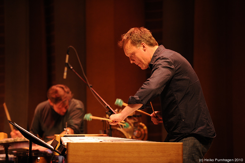 Swedish Jazz Celebration 2010 @ Konserthuset, Stockholm 2010-04-16 - Mats Gustafsson Swedish AZZ (Mats Gustafsson sax, Per-Åke Holmlander tuba, Eric Carlsson dr, Kjell Nordeson vib, Dieter Kovacis (aka Dieb 13) turntables) - Photo: Heiko Purnhagen 2010