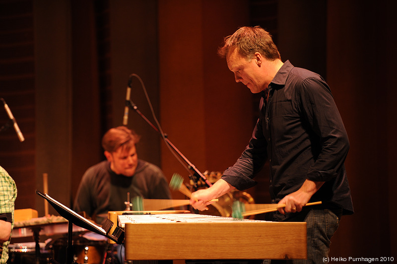 Swedish Jazz Celebration 2010 @ Konserthuset, Stockholm 2010-04-16 - Mats Gustafsson Swedish AZZ (Mats Gustafsson sax, Per-Åke Holmlander tuba, Eric Carlsson dr, Kjell Nordeson vib, Dieter Kovacis (aka Dieb 13) turntables) - Photo: Heiko Purnhagen 2010