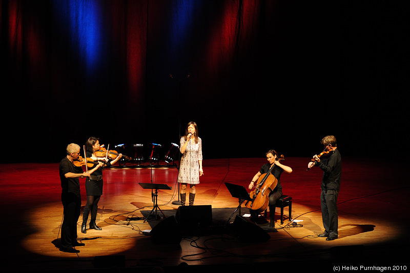 Swedish Jazz Celebration 2010 @ Konserthuset, Stockholm 2010-04-16 - Rigmor Gustafsson with radio.string.quartet.vienna (Johannes Dickbauer violin, Cynthia Liao viola, Asja Valcic cello, Bernie Mallinger violin) - Photo: Heiko Purnhagen 2010