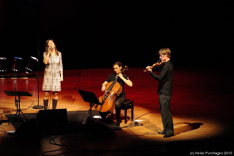 Swedish Jazz Celebration 2010 @ Konserthuset, Stockholm 2010-04-16 - Rigmor Gustafsson with radio.string.quartet.vienna (Johannes Dickbauer violin, Cynthia Liao viola, Asja Valcic cello, Bernie Mallinger violin) - Photo: Heiko Purnhagen 2010